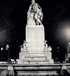 Floodlit: Shakespeare statue, Leicester Square, London