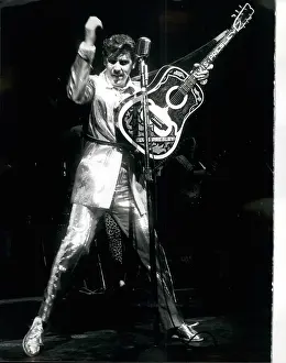 Tonight: Shakin Stevens as Elvis in London show