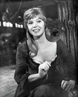 Shani: Shani Wallis - Actress - Hollywood