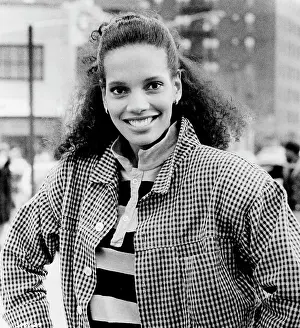 Headley: Shari Headley - woman - actress