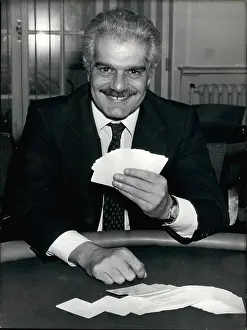 Sharif: Sharif Plays Bridge