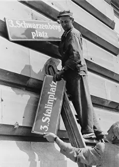 Blackboards: Sharing the road panel Stalinplatz against the