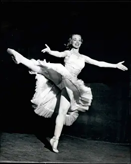 Oneil: Sheila O'Neill, young dancer, London
