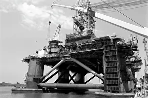 Offshore: Shelf-5 drilling offshore platform, 1990