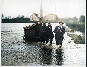 Withcolourisedpic: SHEPPERTON FLOOD 1929