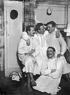 Youn: Ship Travel - Passengers around 1912
