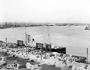 Black And White: Ships - harbor - levees - New Orleans