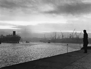Fading: SHIPYARD SUNSET