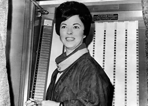 Californias: Shirley Temple Black, entering a voting ?