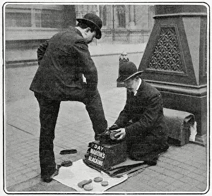 Shoeshiner: Shoe Blacking - outside Royal Courts of Justice 1904