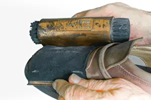 Buffer: Shoe Buffer and Brush