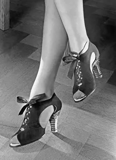 Heel: Shoe fashion, 1941