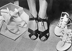 Satin: Shoe fashion, 30s