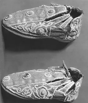 1000: Shoes of the coronation robes