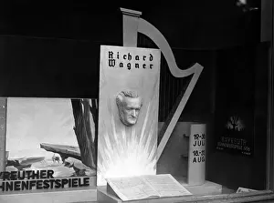 Harp: Shop window with advertisement in Berlin, 1936