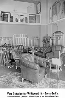 Upholstered: Shop window in Berlin, 1909