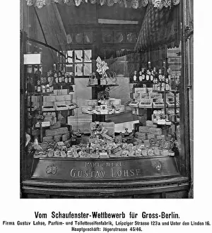 Unter: Shop window in Berlin, 1909