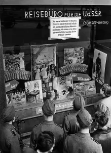 Makers: Shop window of Intourist, 1941