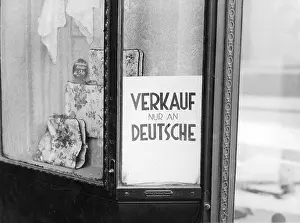 Poznan: Shop window of a store in Poznan, 1941