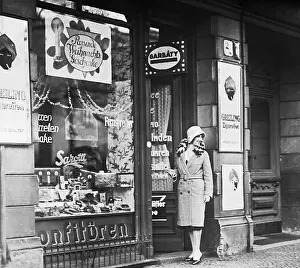 Sarotti: Shopping at a corner store