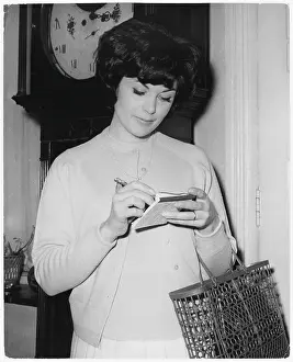 Housewife: SHOPPING LIST