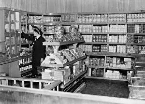 Conveyor: Shopping in a self service store, 1942