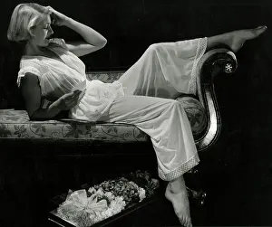 Pyjamas: Short-haired blonde model - chaise longue - pyjamas
