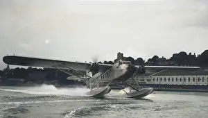 Valetta: Short S11 Valetta running on water