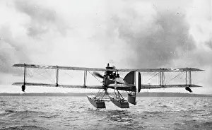 Floaters: Short seaplane Type 184 hovering above the sea, WW1