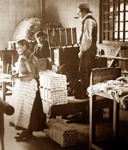 Bundling: Short stool bundling, linen production, Victorian period