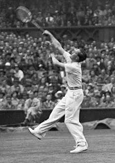 Gramm: Shot of a tennis player