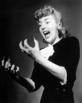 Fingernails: Shrieking woman