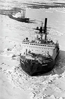 Escorting: Sibir nuclear-powered icebreaker, 1978