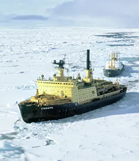 Escorting: Sibir nuclear-powered icebreaker, 1978