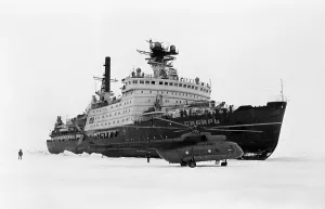 Evacuates: Sibir nuclear-powered icebreaker, 1987