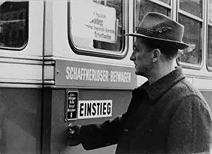 Neuwaldegg: Sidecar of Vienna tram without conductor (Premiere
