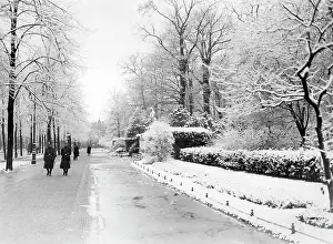 Mar16: Siegesallee in Berlin in the snow