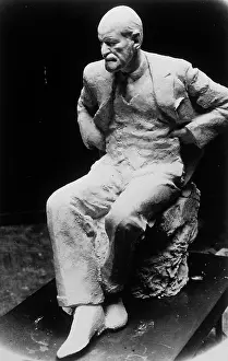 Neurologist: SIGMUND FREUD/STATUE/18