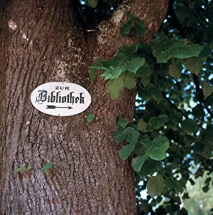 Admont: Sign-board pointing to the library
