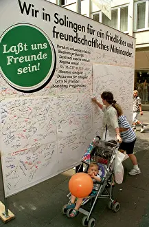 Sein: Signatures against xenophobia in Solingen