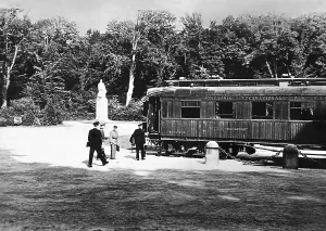 Enters: Signing of the armistice at CompiEugne, 1940