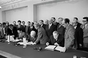 Hussein: Signing of Soviet-Iraqi Agreement