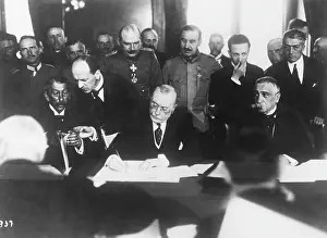 Unsuccessful: Signing of the Treaty of Bucharest, 1918