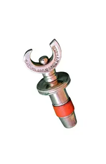 Stopper: Silver bottle stop and opener