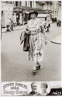 Striding: Silver Jubilee 1935 - Sunny Snaps