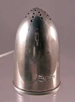 Hallmarked: Silver pepper pot in the shape of a heavy Howitzer shell