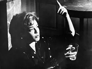 Coups: Simone Signoret - Actress - Hollywood