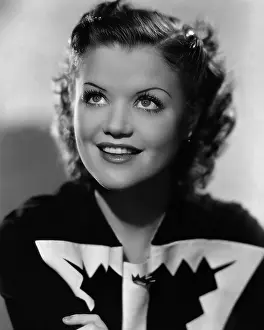 Simone: Simone Simon, 1935