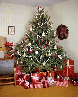 Strung: Simple Home Christmas Tree Decorated with Handmade