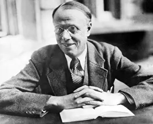 Sinclair: Sinclair Lewis, 1935